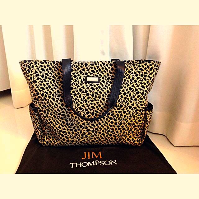 Jim Thompson Large Tote Bag (Category: Bags & Wallets) located in Singapore. Submitted by cypress701 (Listing ID 6868037, Image 1). Description: Roomy bag with zipper for security Interior fabric lining with side pocket Leather handles and trimmings Convenient side pockets outside for water bottle etc Waterproof fabric exterior Excellent condition 9/10, hardly used Size 53 cm wide, 33 cm high, 13 cm deep Side pocket 16 cm high, 13 cm wide What's 