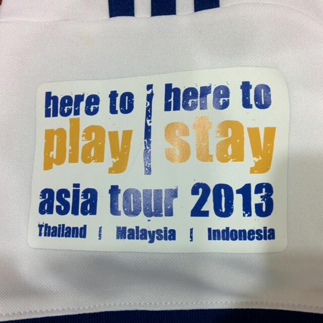 chelsea_201314_away_kit_with_here_to_play_here_to_stay_asia_tour_2013_badge_1410364033_27875bc4.jpg