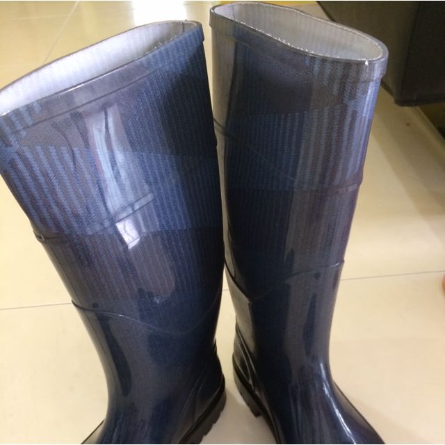 Burberry rain hotsell boots clearance