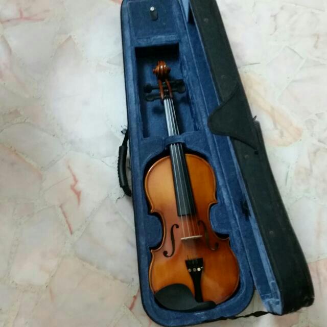 Johann Strings Beginner's Violin 4/4 Size, Hobbies & Toys, Music