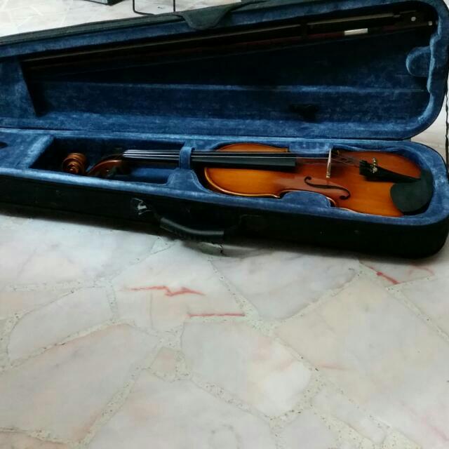 Johann Strings Beginner's Violin 4/4 Size, Hobbies & Toys, Music