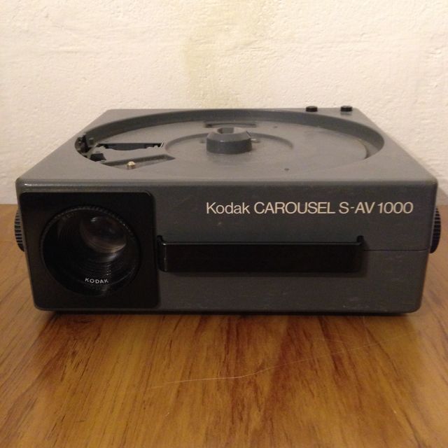 Kodak CAROUSEL SAV 1000 Slide Projector, Hobbies & Toys, Memorabilia & Collectibles, Vintage
