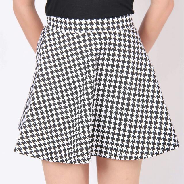 Houndstooth Skater Skirt, Women's Fashion, Bottoms, Skirts on Carousell