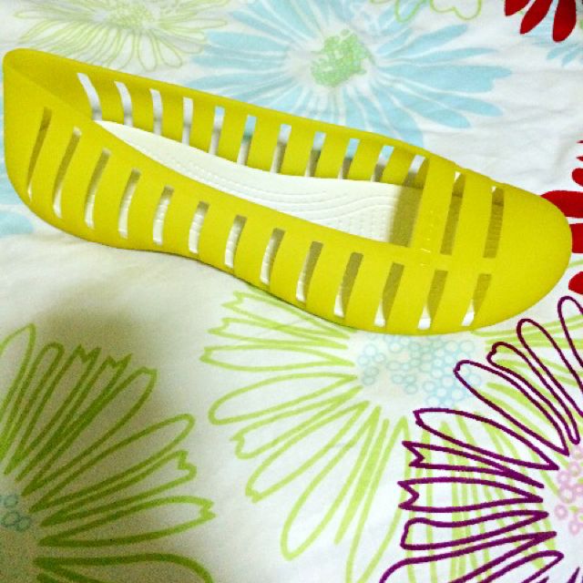 Adrina flat online