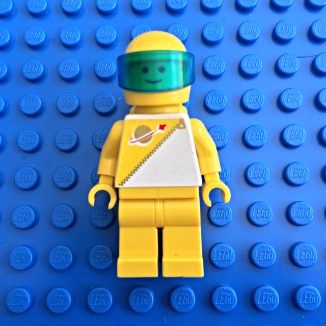 Lego on sale yellow astronaut