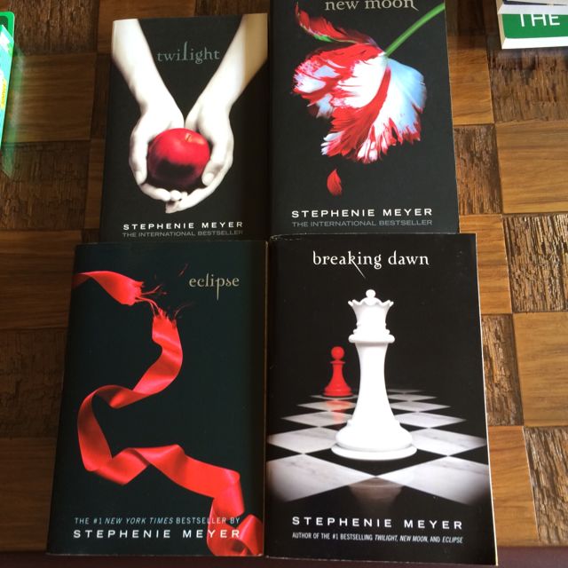 Book Twilight Saga New Moon Eclipse Breaking Dawn By Stephenie Meyer Books Stationery On Carousell