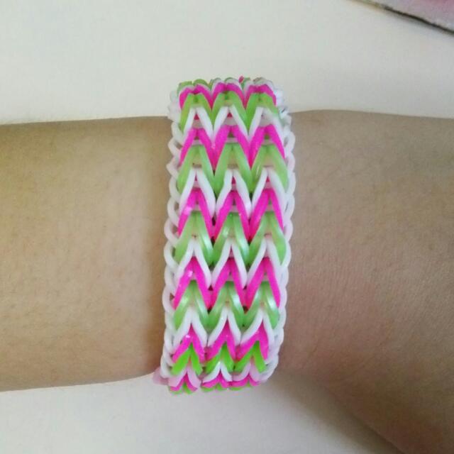 Adding Color And Sparkle: A Step-by-Step Guide To Making A Rainbow Loom Triple  Fishtail Bracelet – Sweetandspark