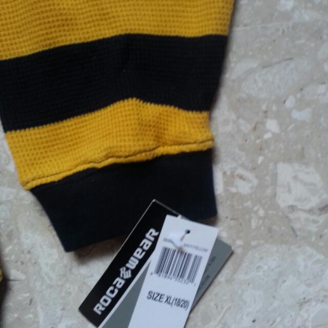 BNWT Pullover (Category: Hoodies) located in Singapore. Submitted by gothamjoker (Listing ID 7564488, Image 2). Description: .