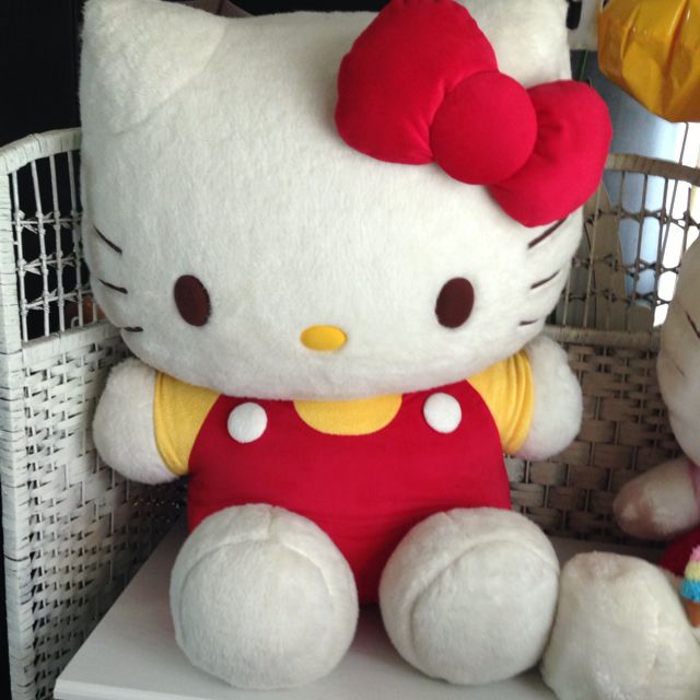 giant hello kitty plush