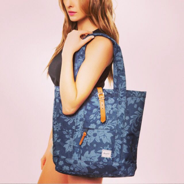 Herschel tote deals bag sale