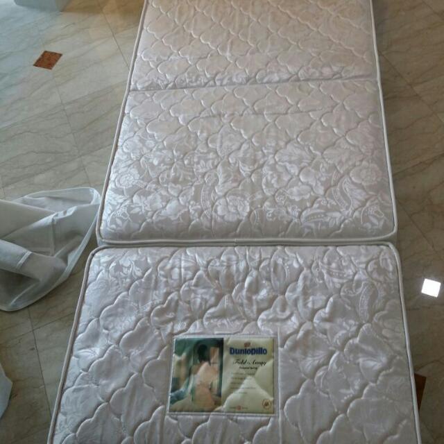 Dunlopillo Foldable Single Mattress 9 10 Furniture On Carousell