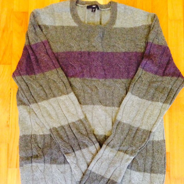 Gap Knitted Pullover (Category: Coats, Jackets and Outerwear) located in Singapore. Submitted by sy45p (Listing ID 7884949, Image 1). Description: .
