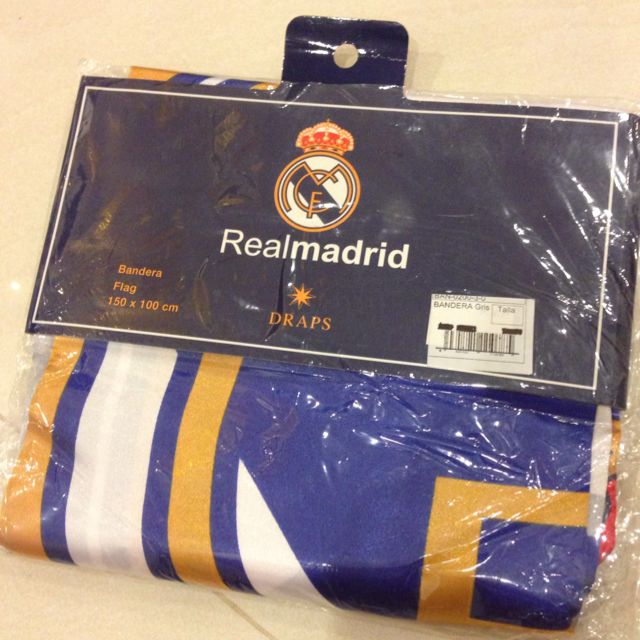 Real Madrid Flag For Sale (Category: Art & Prints) located in Singapore. Submitted by kcirtap54 (Listing ID 7880920, Image 1). Description: .