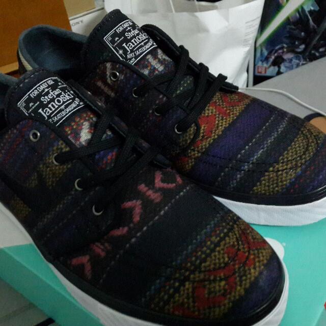 nike janoski hacky sack