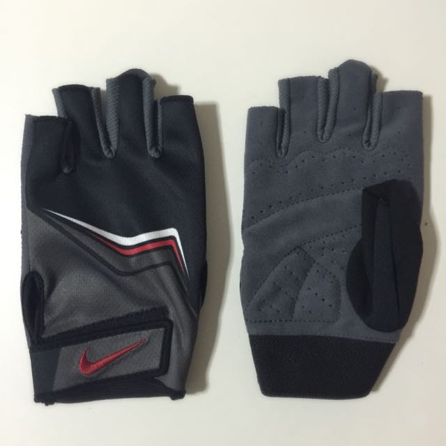 Nike Men s Core Lock Training Gloves Men s Fashion Activewear on Carousell