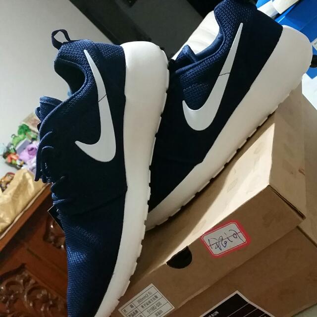 navy blue roshes mens