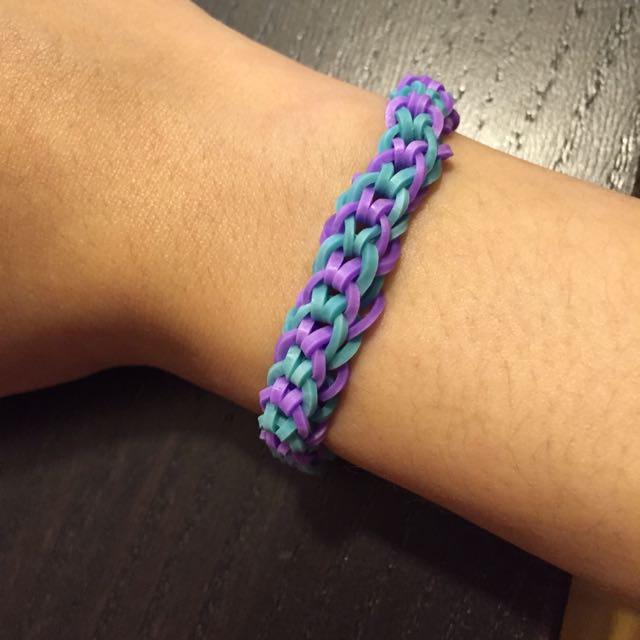 Inverted fishtail rainbow loom top