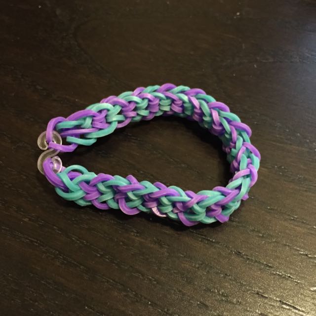 Inverted fishtail loom outlet
