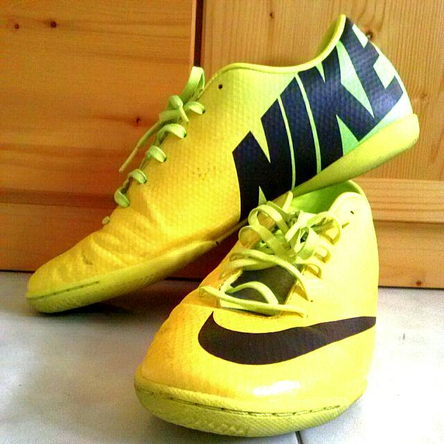 nike mercurial vapor yellow green