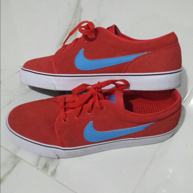 nike toki low red