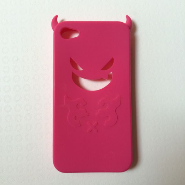 Iphone 4/4s Devil (Category: Media Streamers & Hubs) located in Georgetown. Submitted by bbbt5500 (Listing ID 8467625, Image 1). Description: .