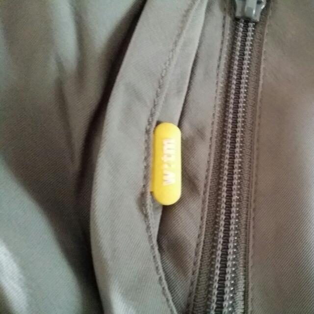 Winter Jacket (Category: Everything Else) located in Singapore. Submitted by ahpek1981 (Listing ID 8504777, Image 2). Description: .