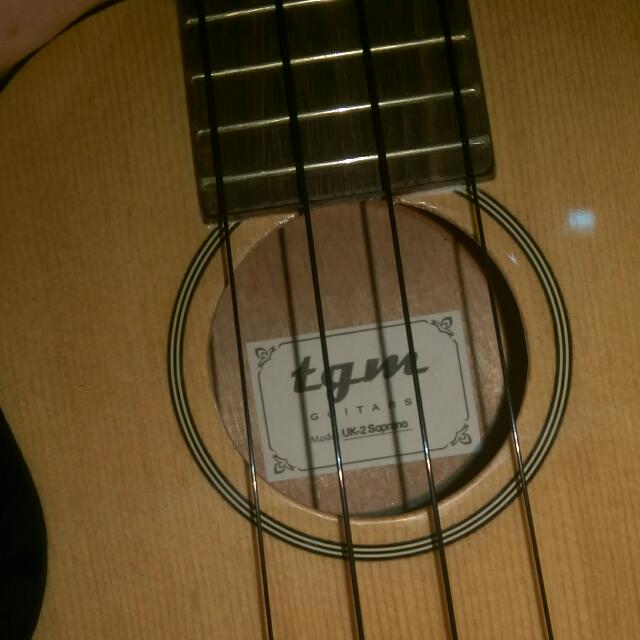 Ukulele (Category: Music Accessories) located in Singapore. Submitted by tuktuk (Listing ID 8563593, Image 3). Description: .