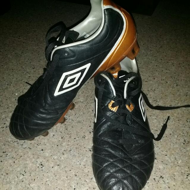 RESERVED Umbro Speciali 4 Pro Soccer Boots Sports Equipment