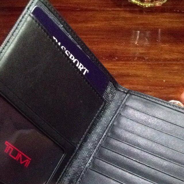 Tumi Passport Wallet, Luxury on Carousell