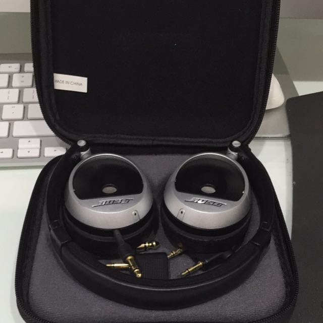 Bose Headset Authentic (Category: Headphones & Headsets) located in Singapore. Submitted by keithj (Listing ID 8675741, Image 1). Description: .