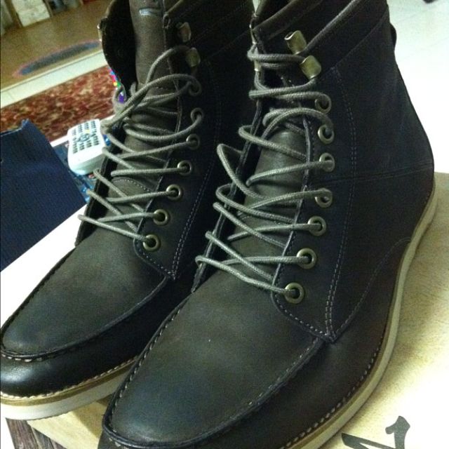 J shoes chukka sales