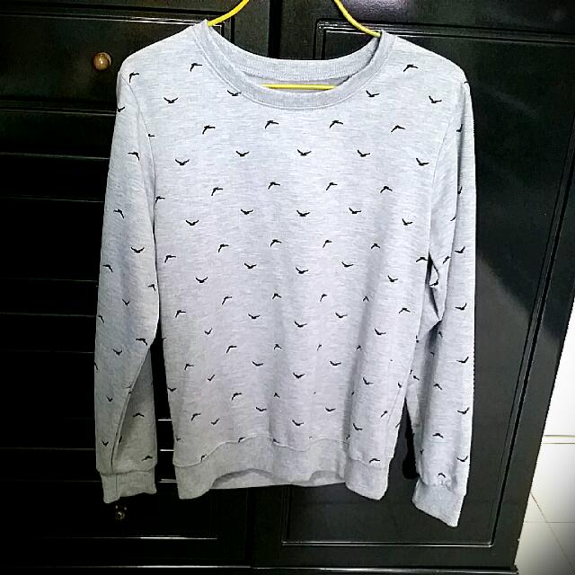 Pullover (Category: Coats, Jackets and Outerwear) located in Singapore. Submitted by supply_demand (Listing ID 8697296, Image 2). Description: .