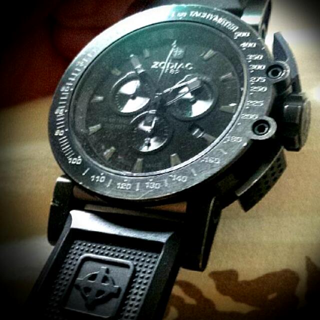 Swiss Made ZODIAC 1882 Chrono Watch. All BLACK Carbon Fibre Face