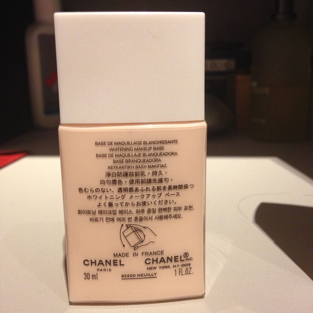 Chanel Le Blanc Light Revealing Brightening Makeup Base SPF 30, Beauty &  Personal Care, Face, Face Care on Carousell