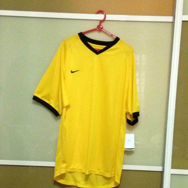 nike yellow jersey