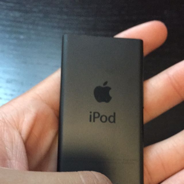 iPod Nano (Category: Cables & Adaptors) located in Singapore. Submitted by aaaaab (Listing ID 8872025, Image 2). Description: .