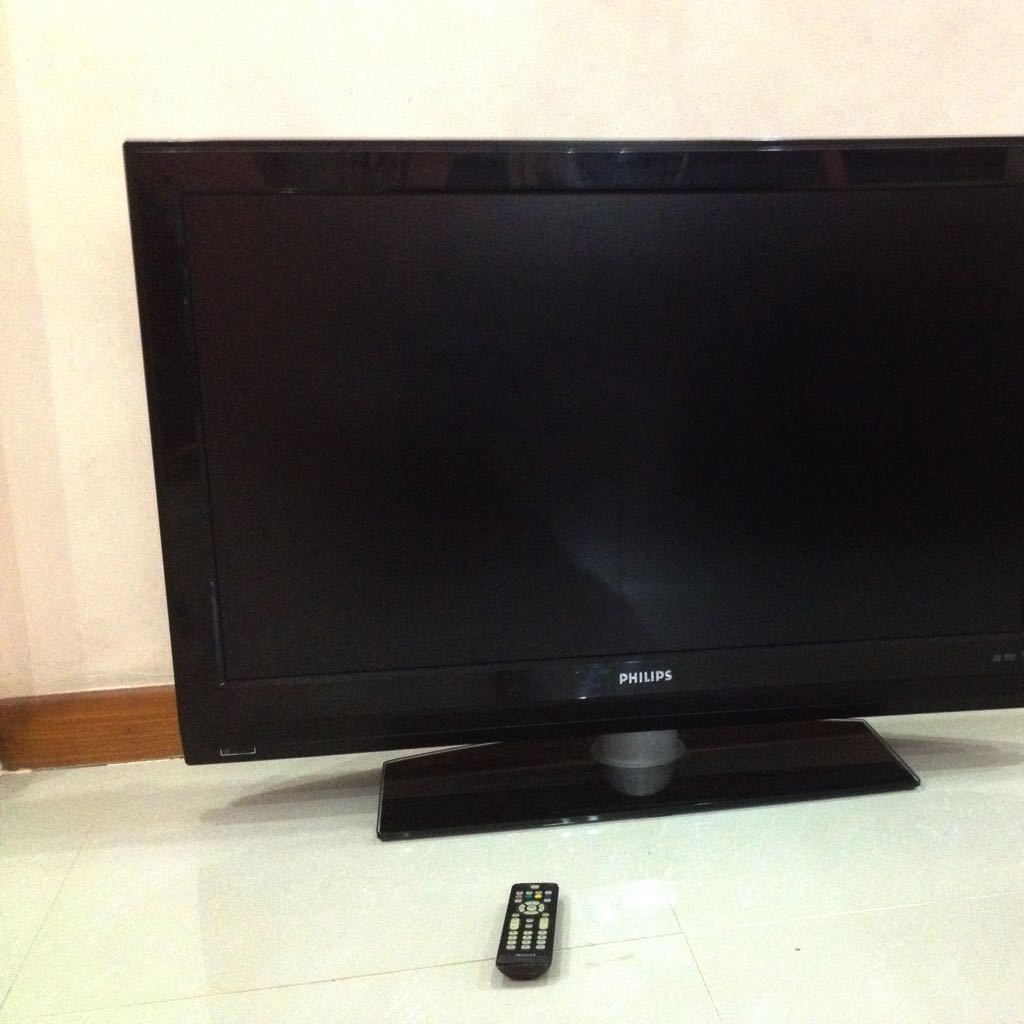 Philips 42' Inch LCD TV, Furniture & Home Living, Furniture, TV ...