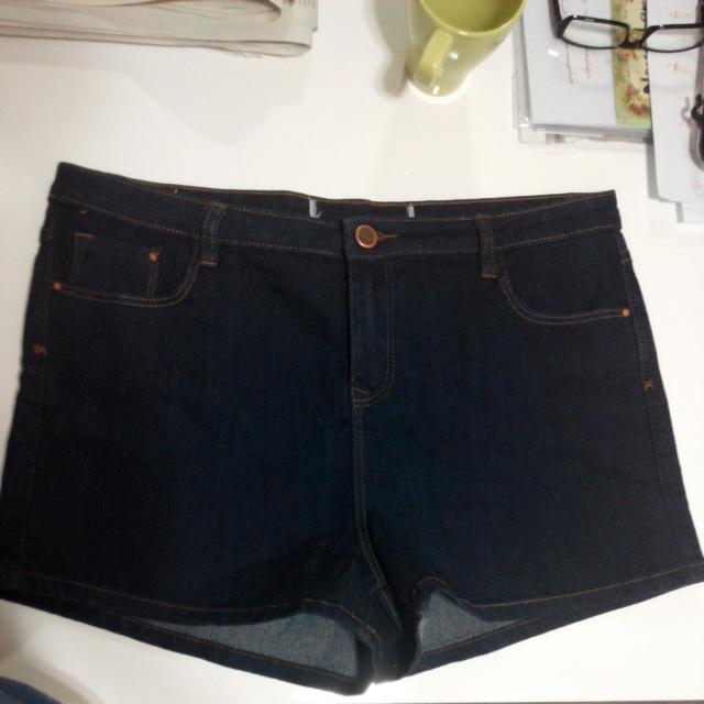 NEW LOOK Hot Pants in Deep Navy, Women's Fashion, Bottoms, Other Bottoms on  Carousell
