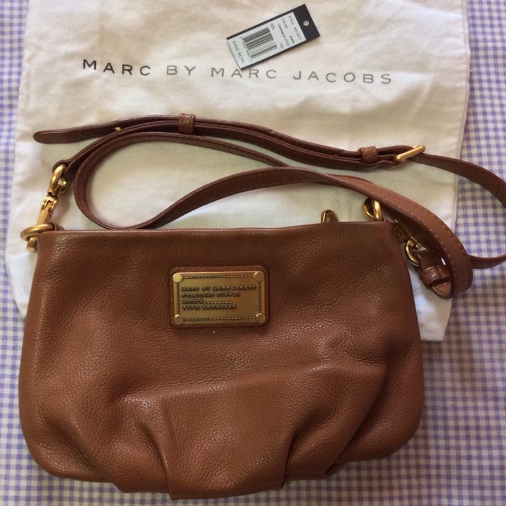Pre Owned Authentic MARC BY MARC JACOBS Sling Bag