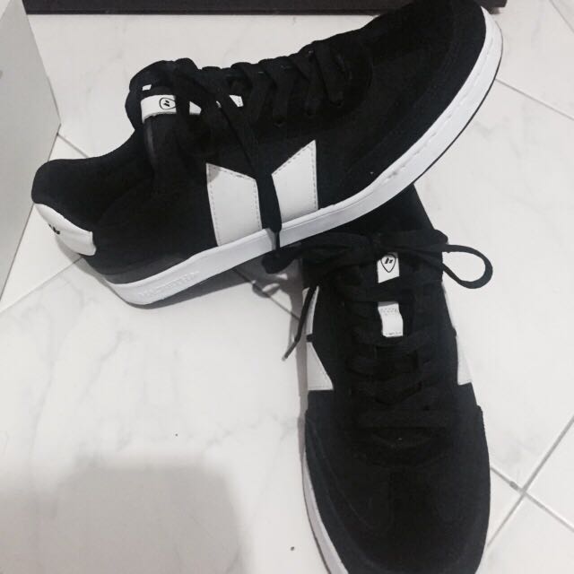 macbeth shoes black and white