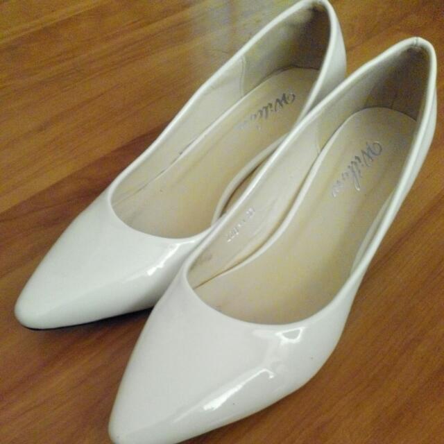 White low clearance heel court shoes