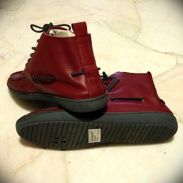 Red moccasins boots top