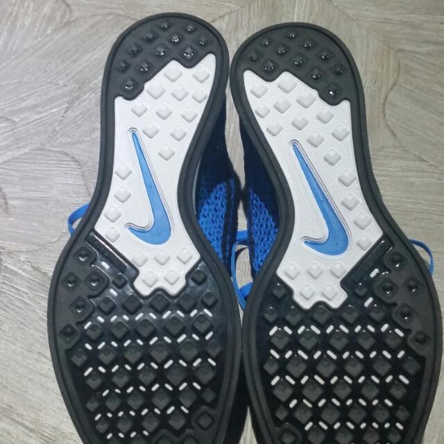 flyknit racer no parking