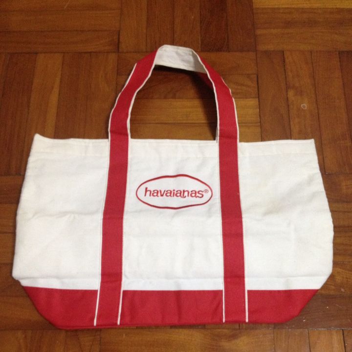 Havaianas Canvass Bag (Category: Flipflops and Slides) located in Singapore. Submitted by detteee (Listing ID 9265177, Image 1). Description: .