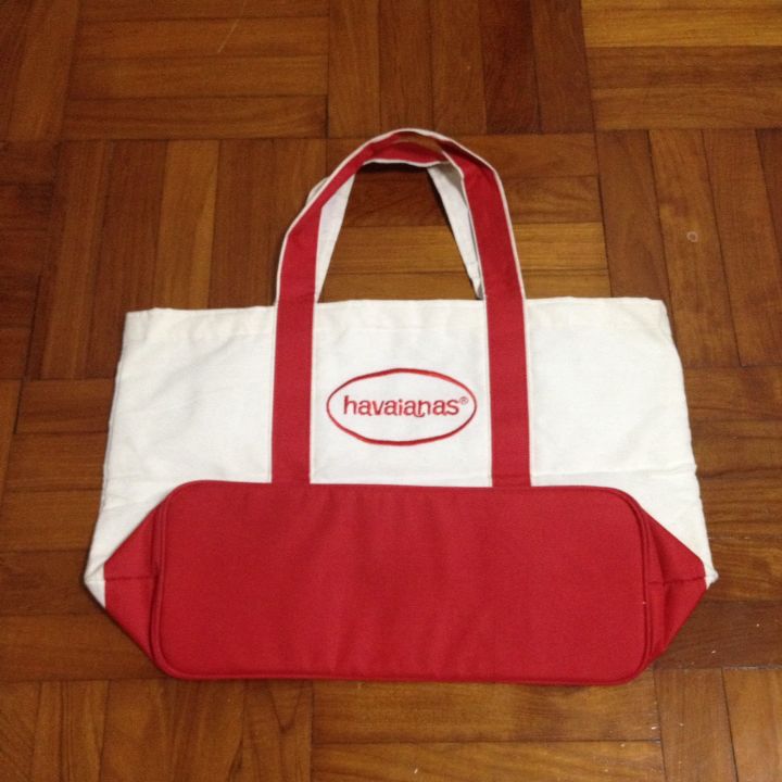 Havaianas Canvass Bag (Category: Flipflops and Slides) located in Singapore. Submitted by detteee (Listing ID 9265177, Image 2). Description: .