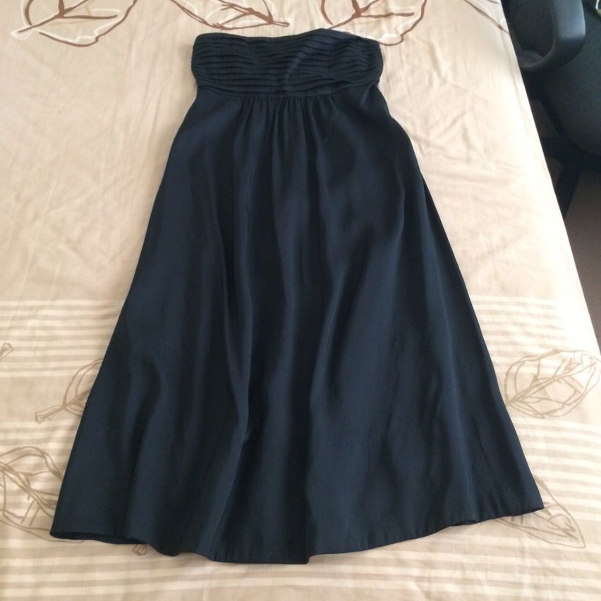 00 Banana Republic Black Silk Strapless Dress, Women's Fashion, Tops,  Sleeveless on Carousell