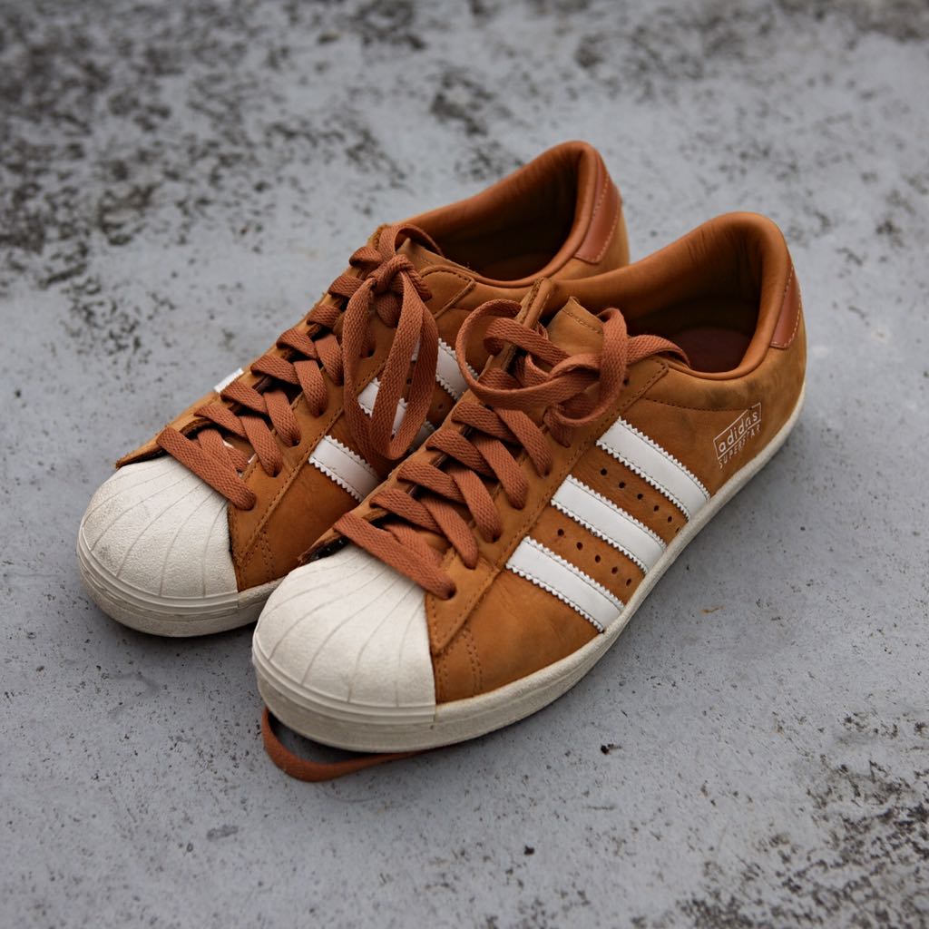 Adidas superstar store camel