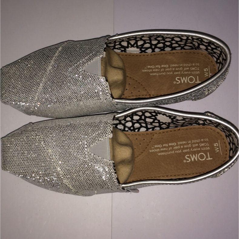 Toms silver hotsell glitter women's classics