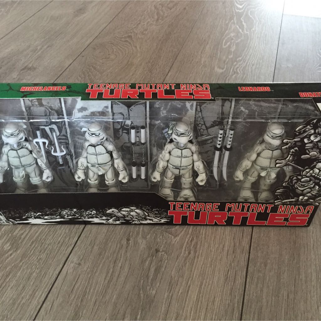 neca black and white tmnt