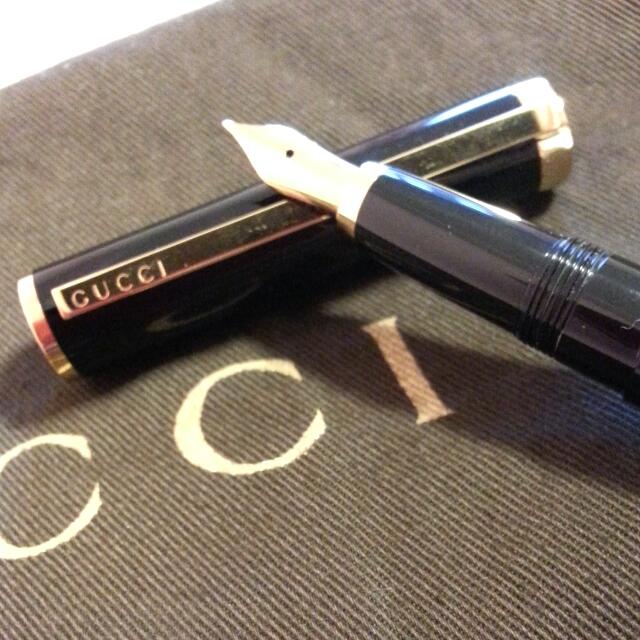 Gucci GG Black Lacquer Gold Tone Ballpoint Pen Gucci